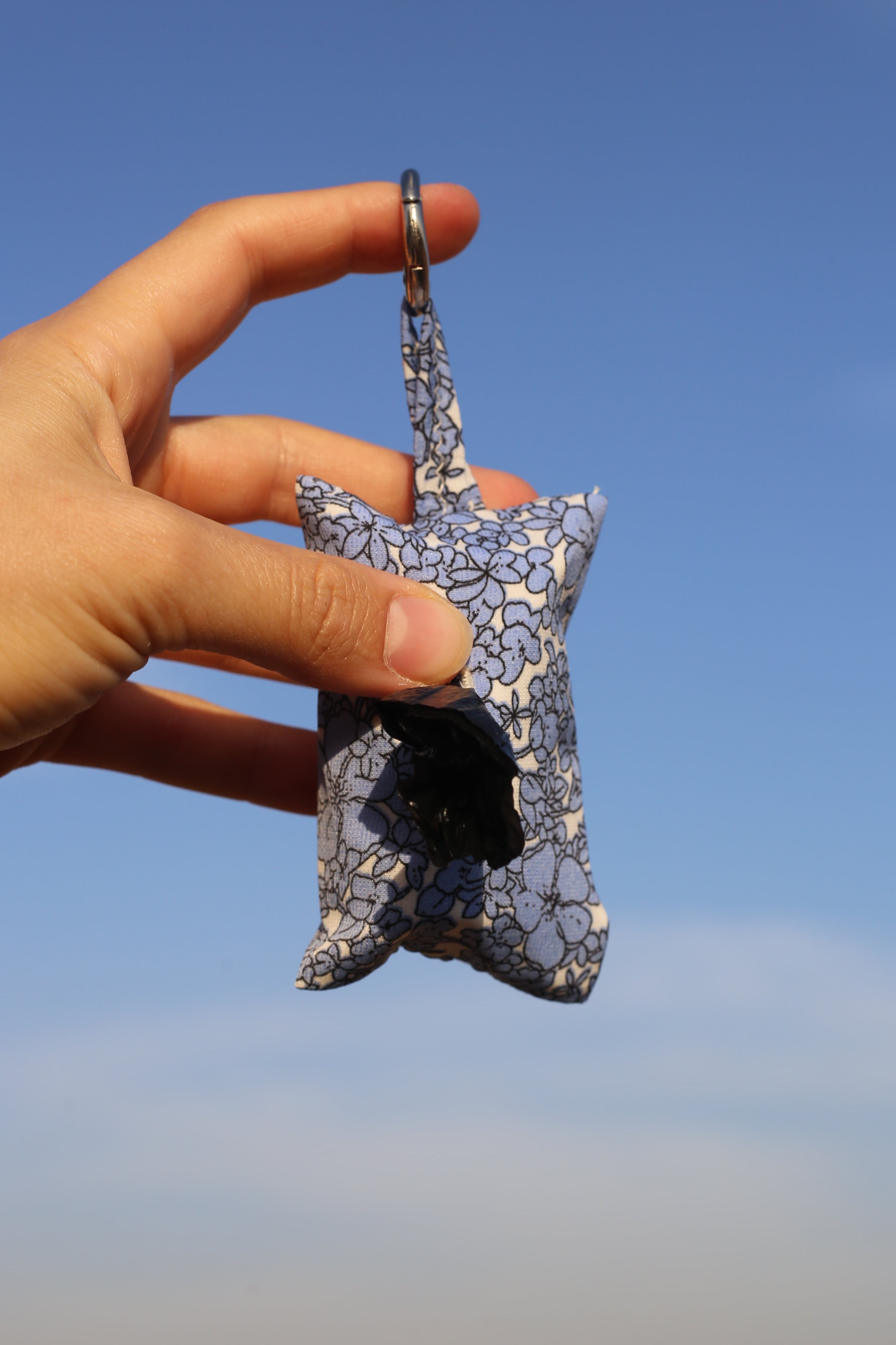 OCEAN FLOWER POO POUCH