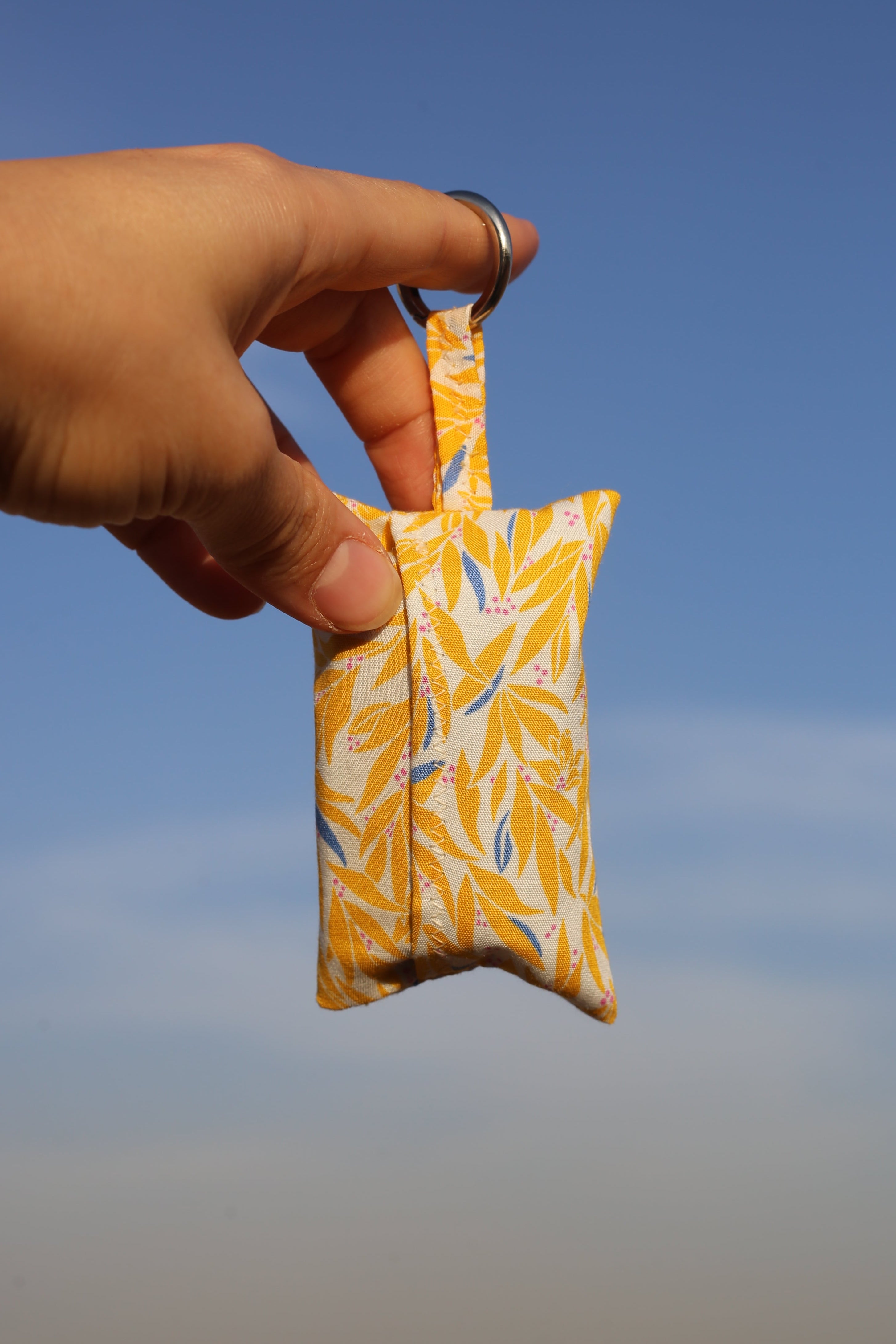 YELLOW LEAVES POO POUCH