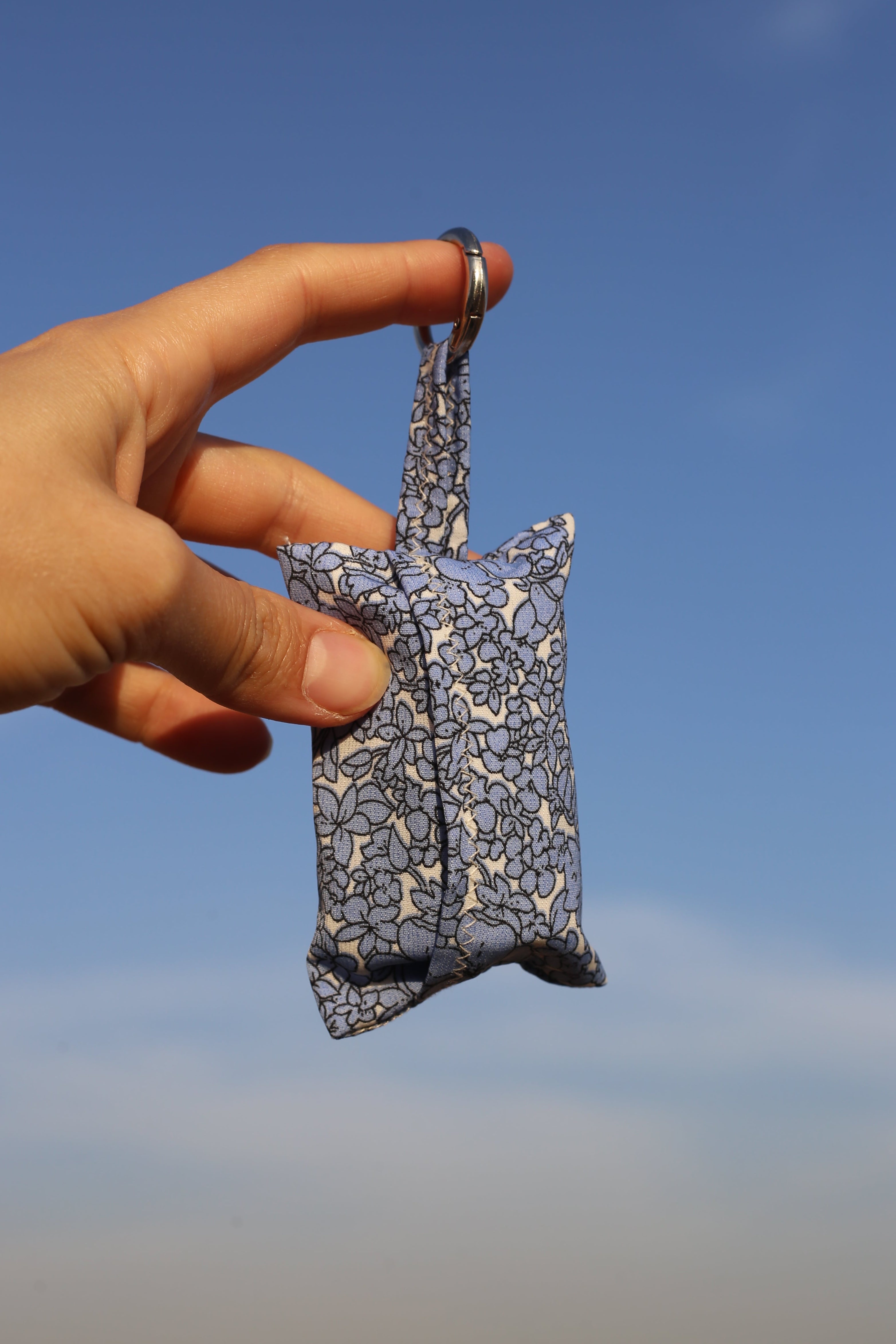 OCEAN FLOWER POO POUCH
