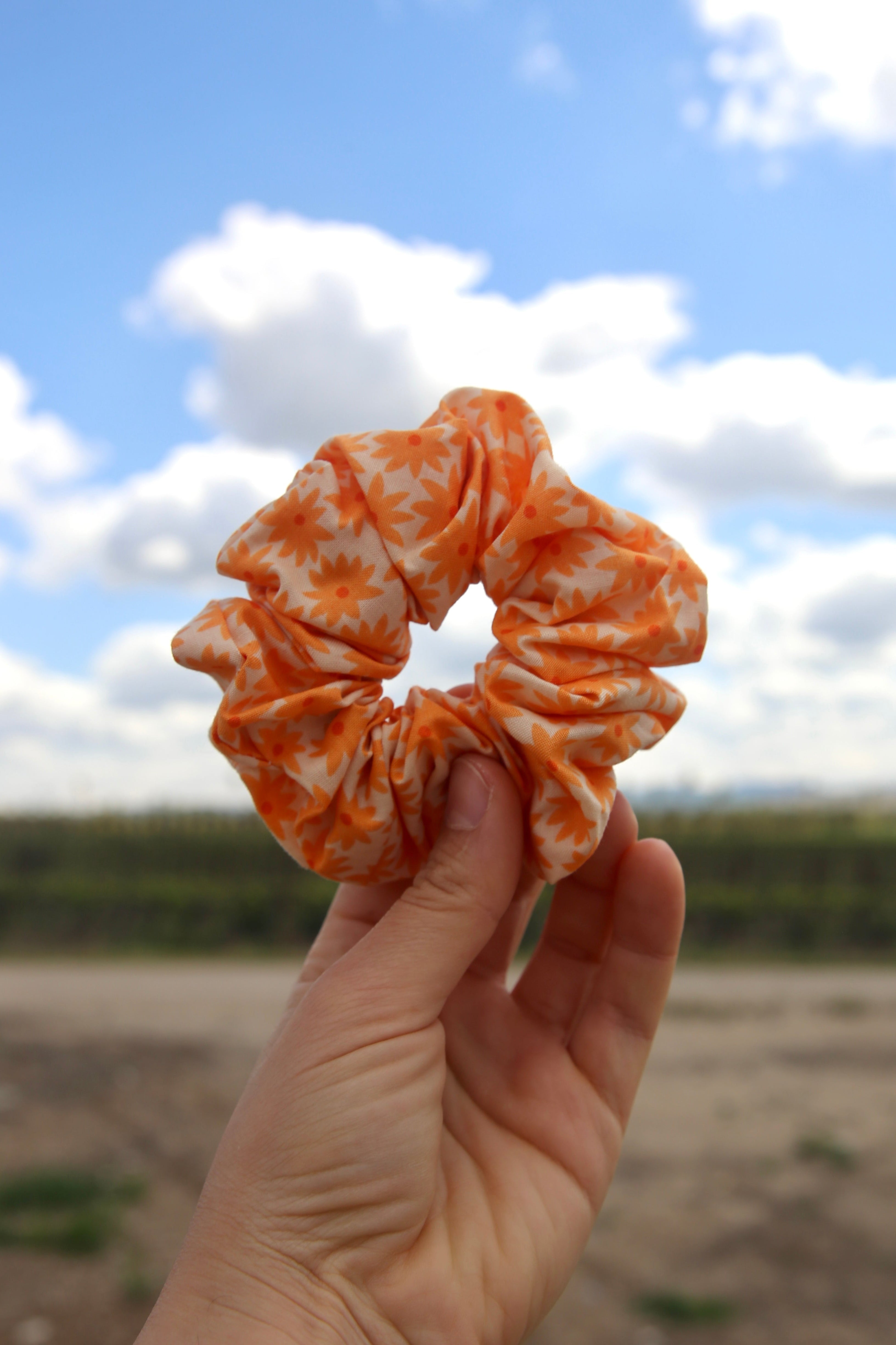 ORANGE GERBERA SCRUNCHIE