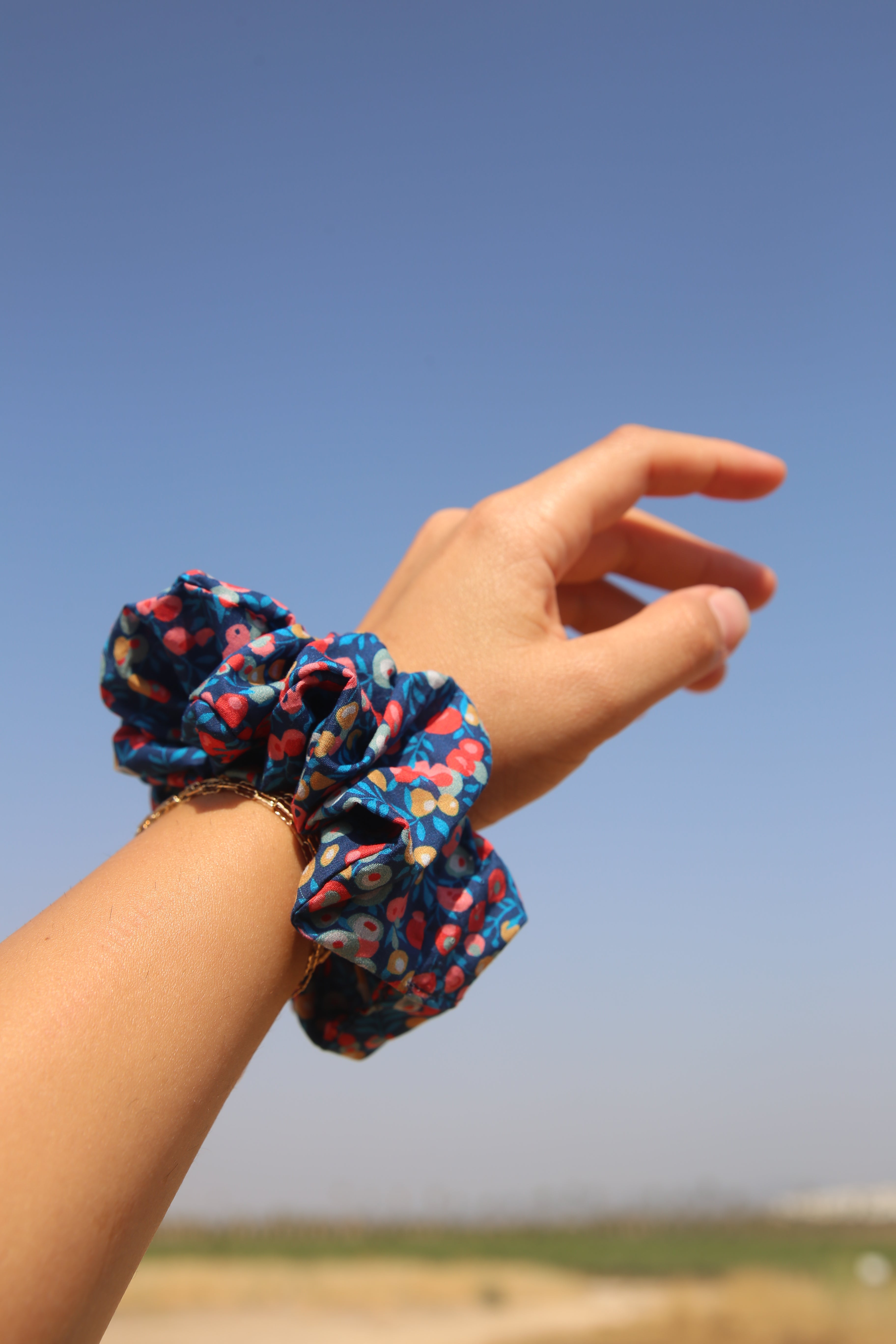 BLUE SAKURA SCRUNCHIE