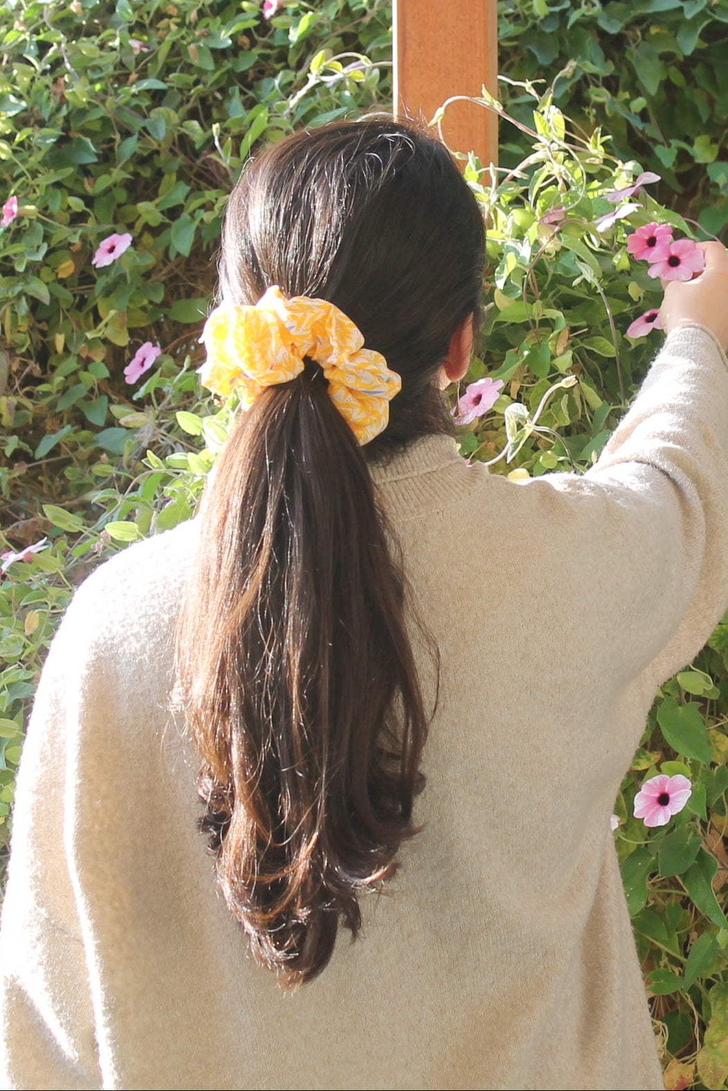 YELLOW LEAVES SCRUNCHIE